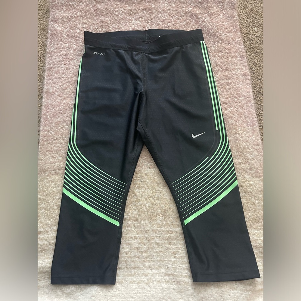 DRI-FIT NIKE cropped pants size medium